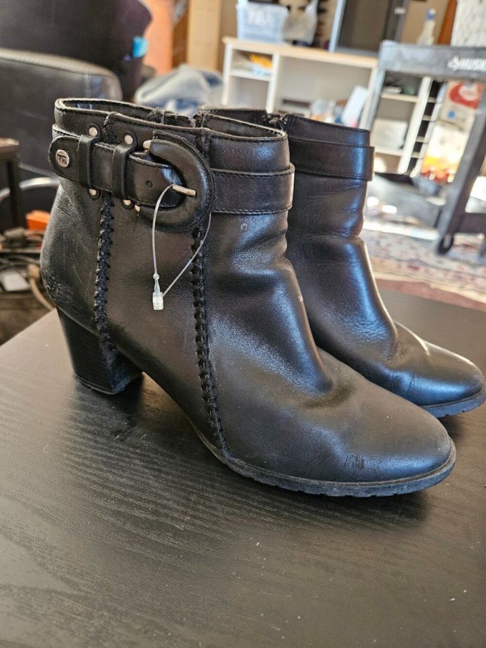 Womens Thom McAn Black Leather Ankle Boots - Size 6